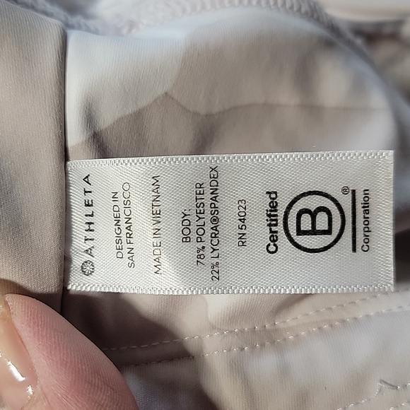 Athleta Size XS Cream/Ivory/Beige Camo Leggings, Zipper Pockets, EUC - Picture 14 of 16